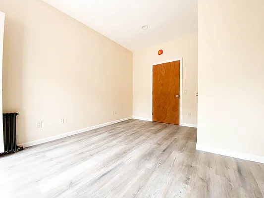 Rented by RealTegrity NY LLC | media 25