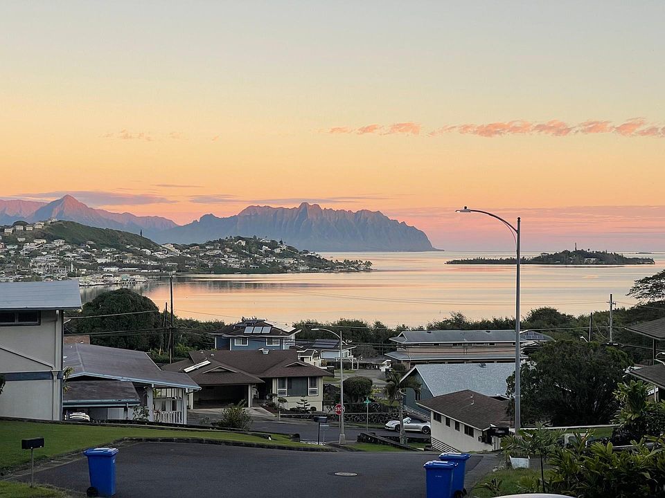 Breathtaking unobstructed view of ocean, Kaneohe Bay, Ko'olau Mountains.