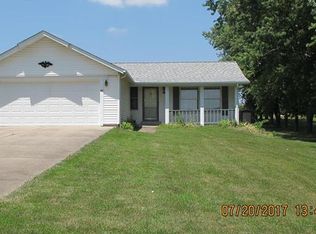 61 Pinewood Dr, Winfield, MO 63389