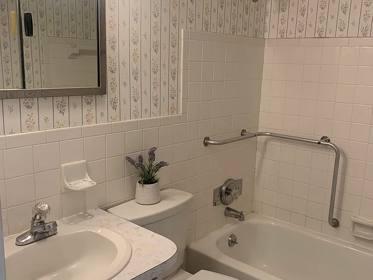 2427 Rhodesian Dr — Photo 7