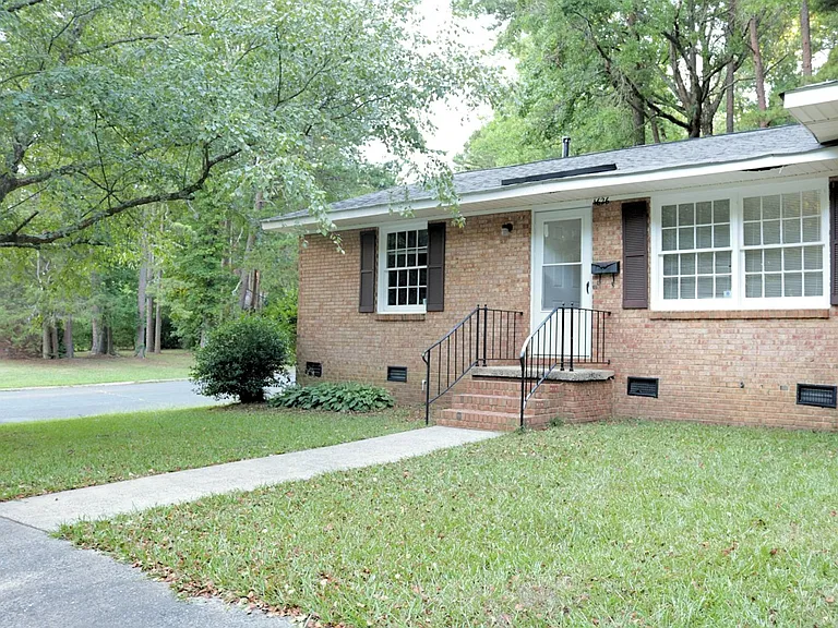 4626 Highlake Dr — Photo 2