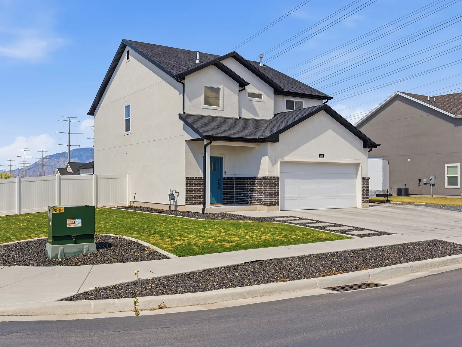 3 bed, 1852 sqft, $2,500 — Photo 3