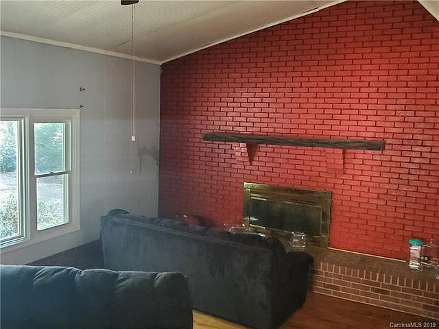 2nd image of 52 Hubbard Ln
