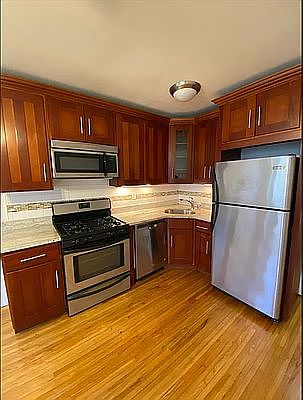 2nd image of 88 Bergen St APT 1