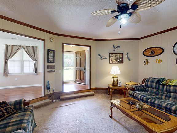 5th image of 2129 Balmoral Ct