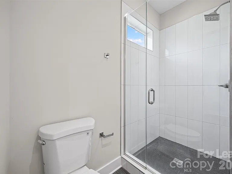 840 E 18th St #B — Photo 21