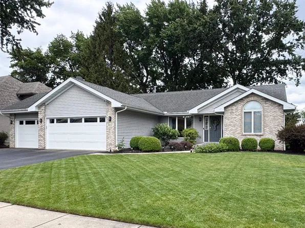 6857 Chandelier Dr, Loves Park, IL 61111