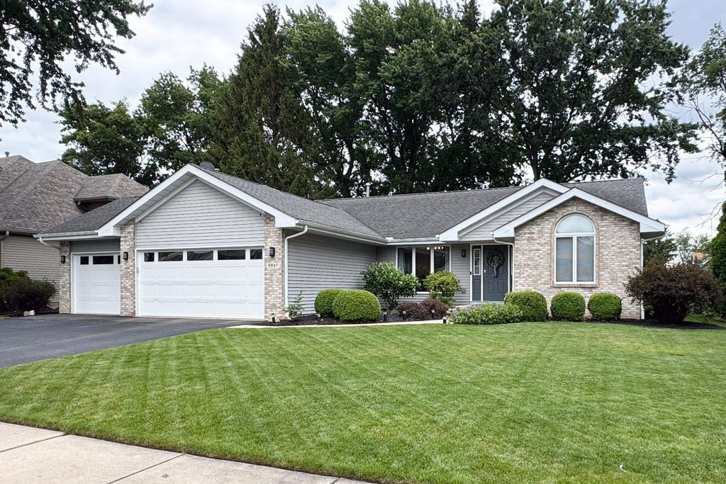 6857 Chandelier Dr, Loves Park, IL