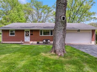 2126 S Belleview Dr, Bellbrook, OH 45305