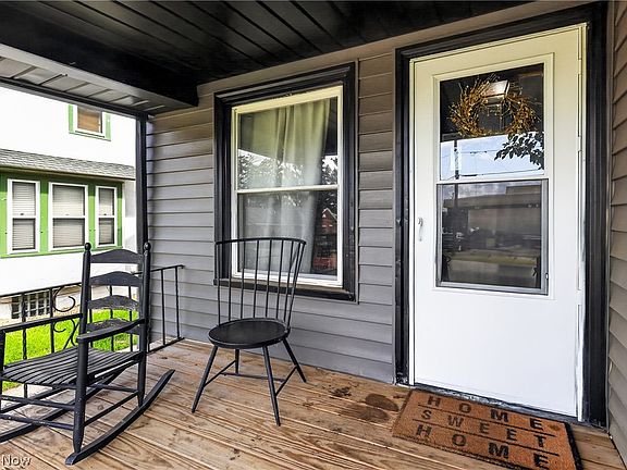 3rd image of 1529 Longfellow Ct NE