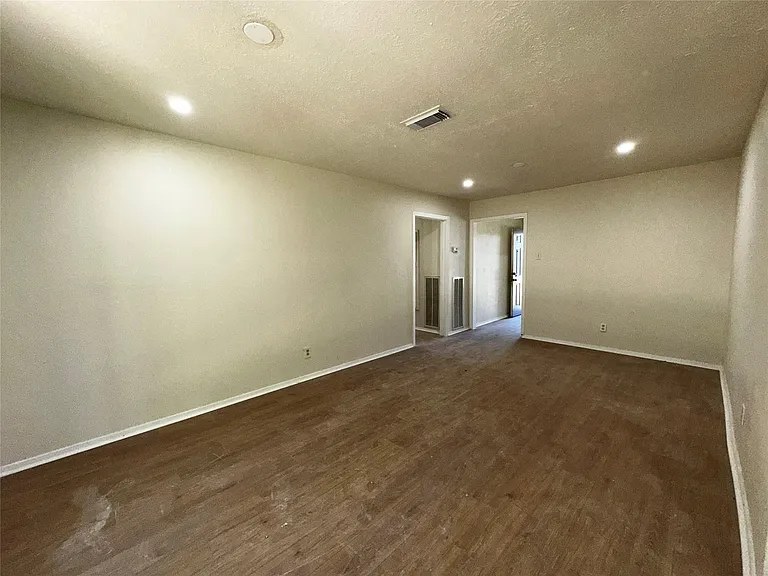 12815 Segrest Dr — Photo 5