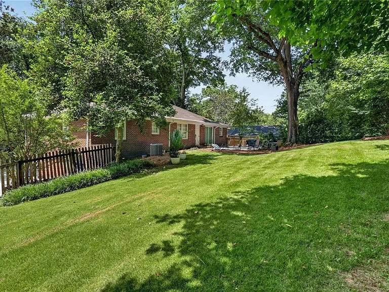 388 Lakemoore Dr NE — Photo 29