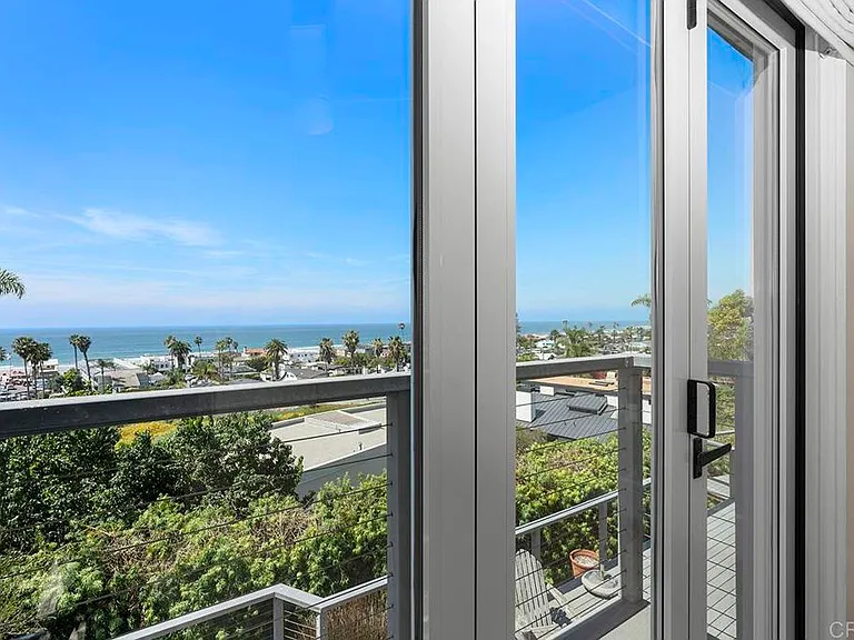 1654 Camino Del Mar #UPPER — Photo 29