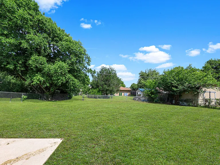2902 Lawndale St — Photo 21