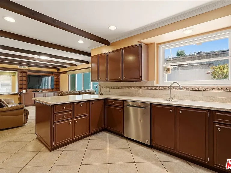 4131 Mantova Dr — Photo 21
