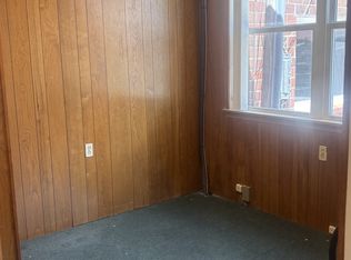 114 E 4th St #4, Vinton, IA 52349