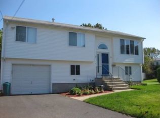15 Plaza St, Cranston, RI 02920