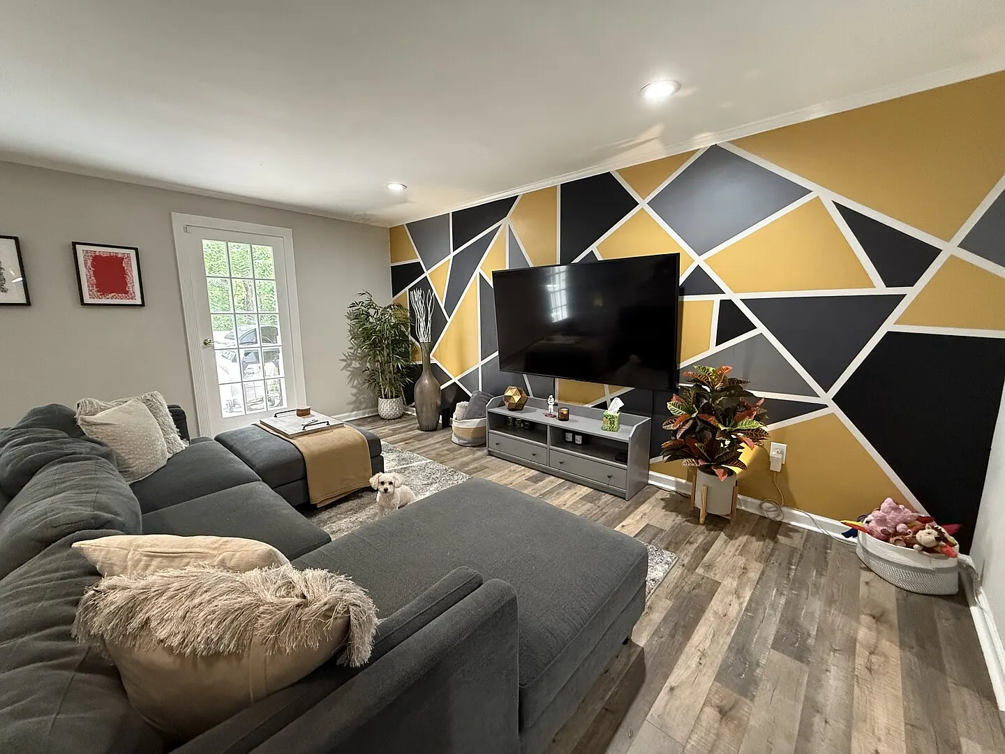 Modern 3 Bedroom Townhome — Photo 1