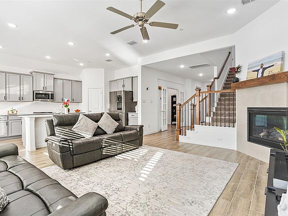 3rd image of 2096 Creekbluff Cir