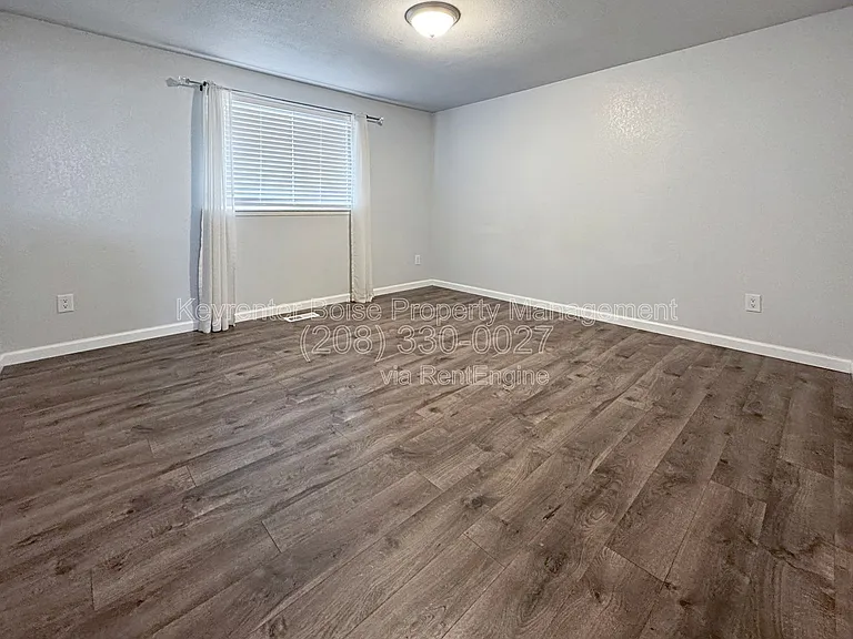 1773 W Victory Rd — Photo 13