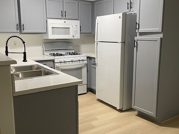 3rd image of 3125 Casey Dr Unit 103