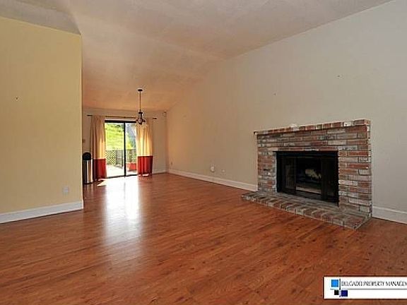 Dining room w/ Fireplace