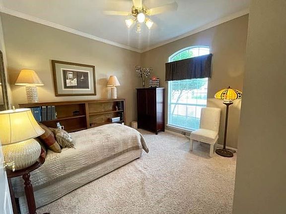 3rd image of 822 Buckhill Dr