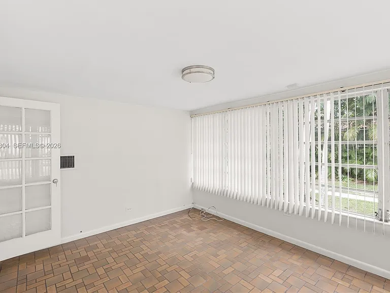 1431 Algeria Ave — Photo 14