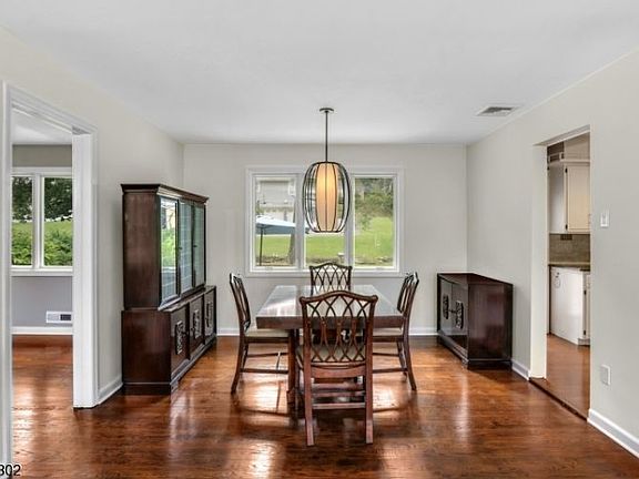 3rd image of 134 Park Ave