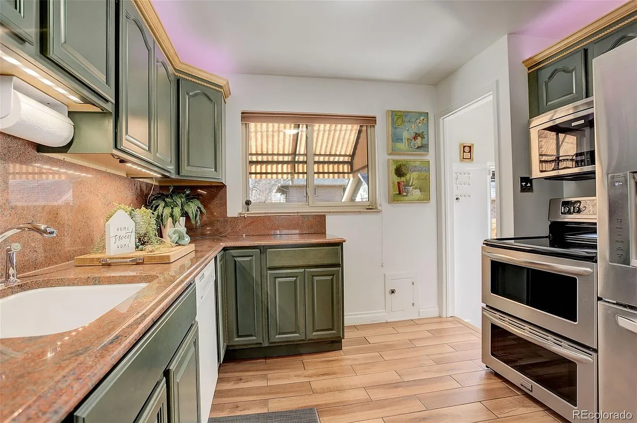 3 bed, 1800 sqft, $3,800 — Photo 1