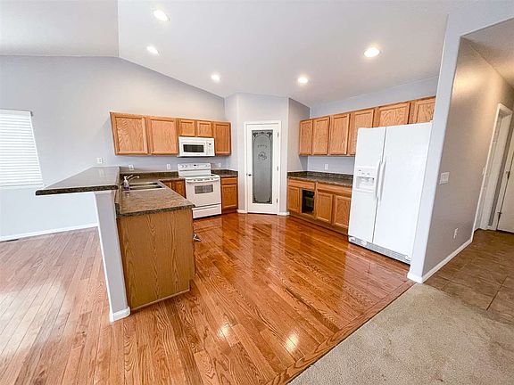 2nd image of 1426 Symons St