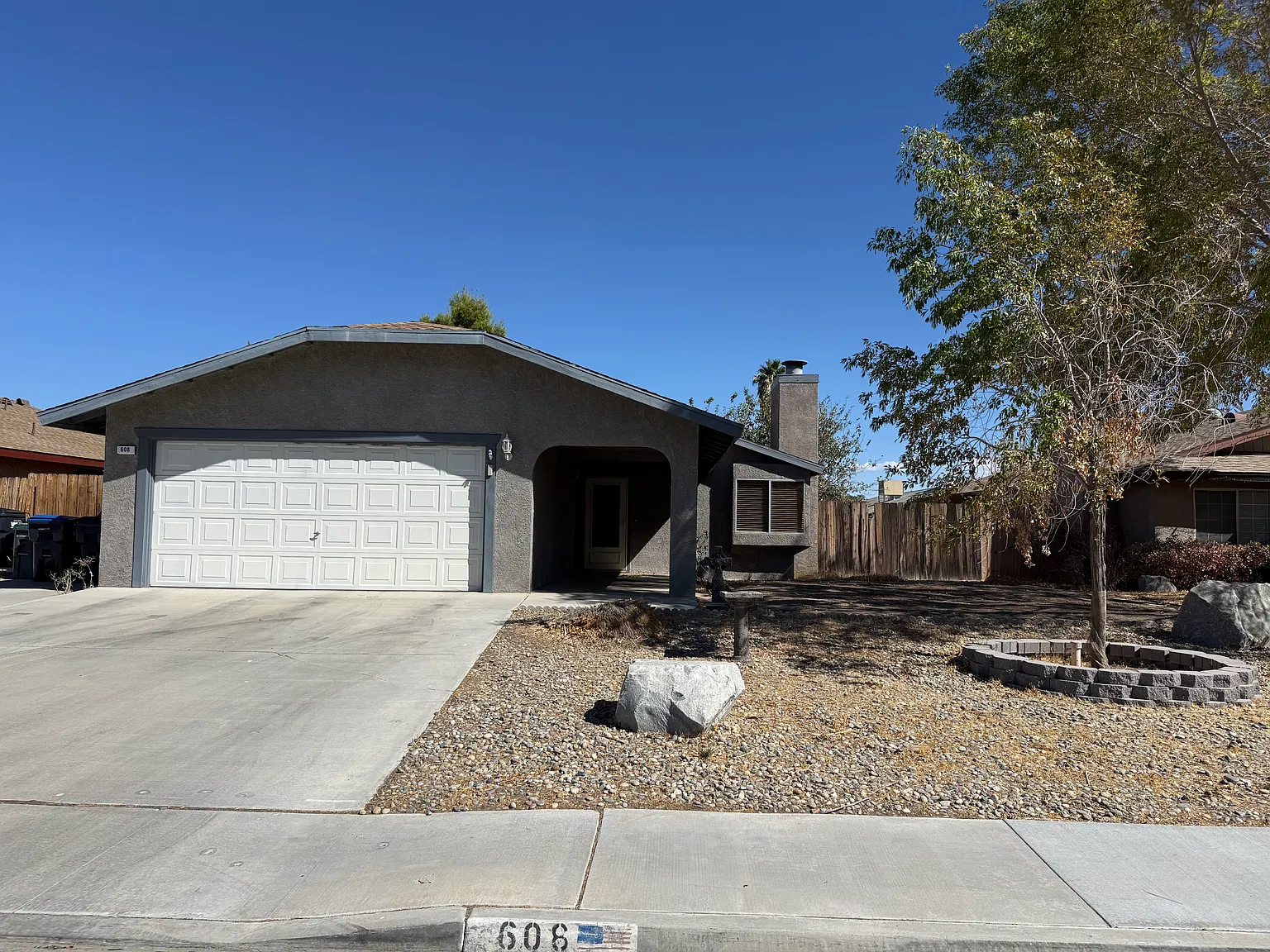 4 bed, 1422 sqft, $1,700 — Photo 1