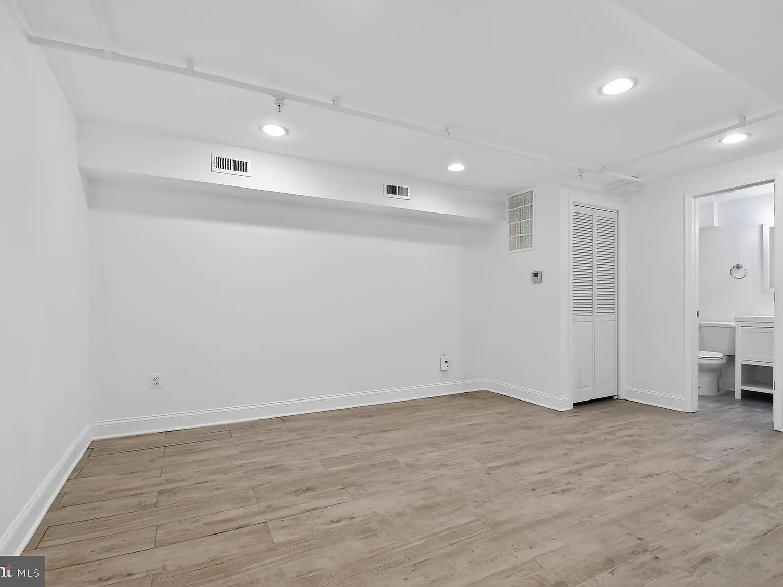 1 bed, 650 sqft, $1,700 — Photo 3