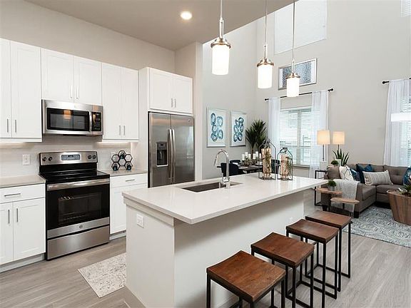 2nd image of 7059 E Lowry Blvd