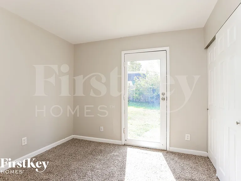 23 Steeplechase Dr — Photo 5