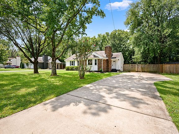 3rd image of 121 Sunnymeade Dr