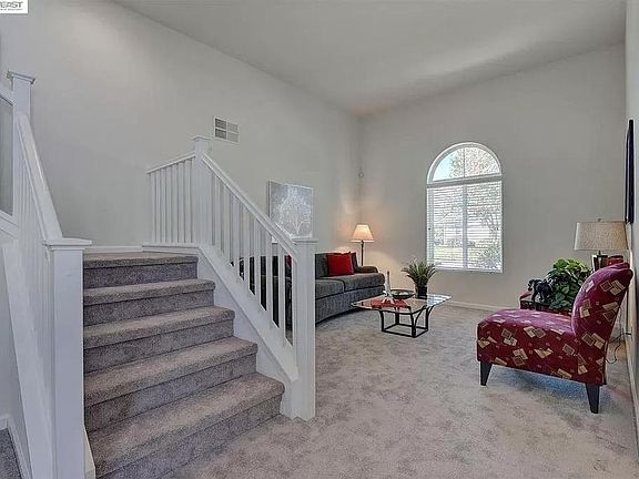 2nd image of 4288 Roxbury Dr