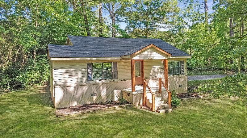 1st image of 413 Mimosa Dr