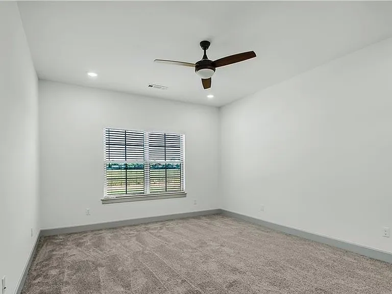 1000 Tracey Ln — Photo 8