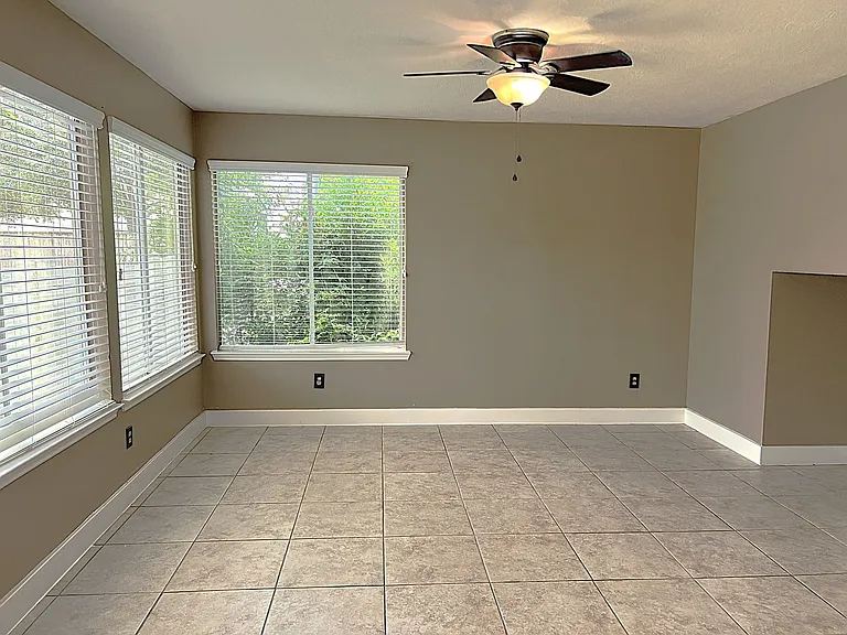 6819 Kingwood Glen Dr — Photo 10