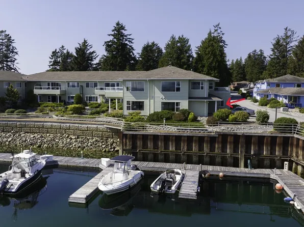 1585 Field Rd #201, Sechelt, BC V7Z 0H1