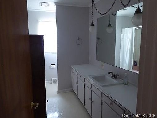 3rd image of 1503 Westwood St