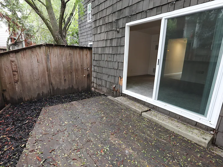 Cedarwood Apartments — Photo 26
