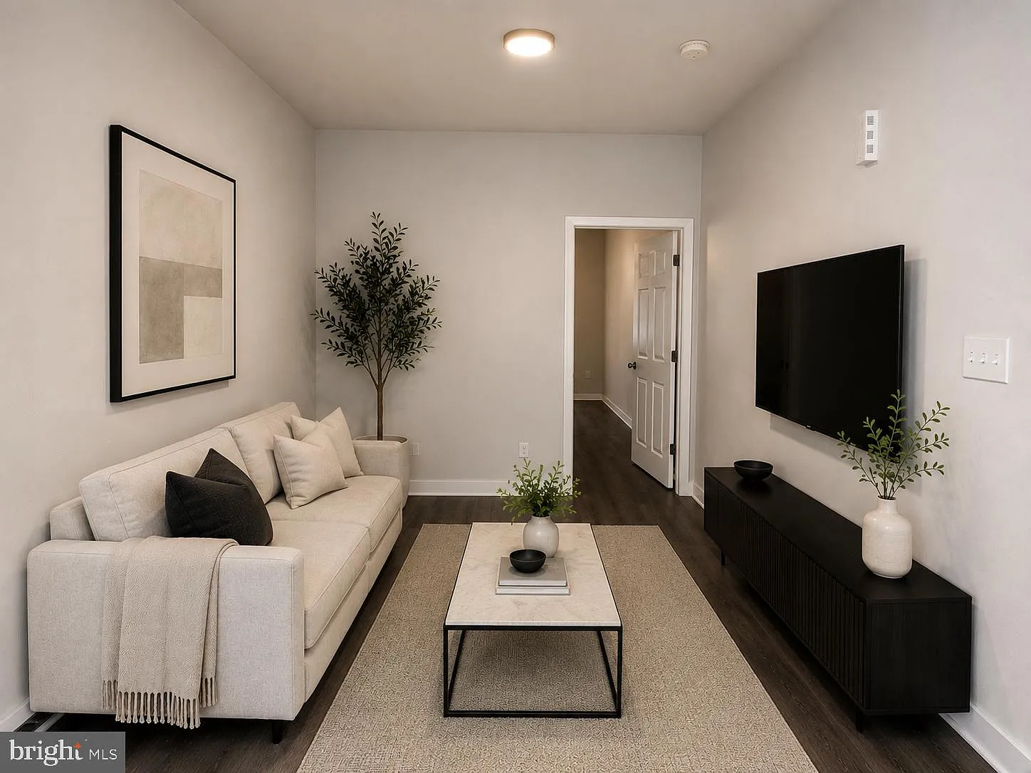 2 bed, 1.0 bath, 2055 sqft, $1,300 — Photo 3