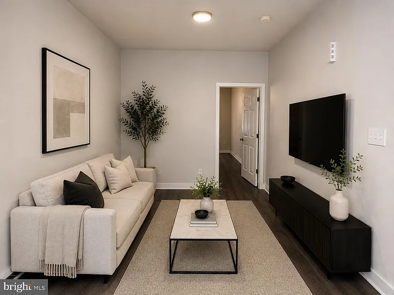 1615 W Westmoreland St #1 — Photo 2