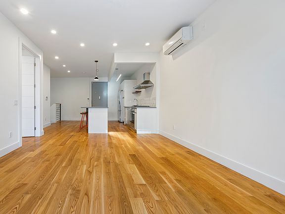 5th image of 79 Clay St #1R