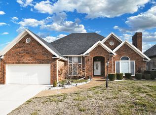 3214 S Oak Ave, Springfield, MO 65804