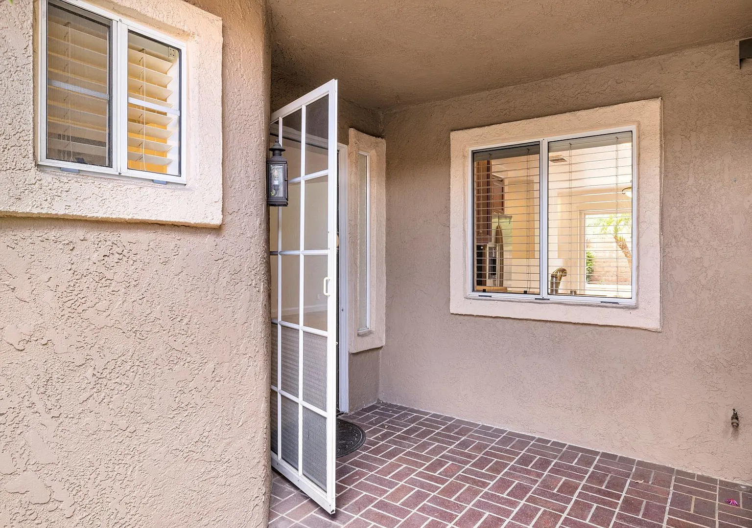 Upgraded Throughout Laguna Niguel Townhome! — Photo 2