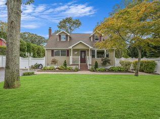60 N Morris Ave, Farmingville, NY 11738