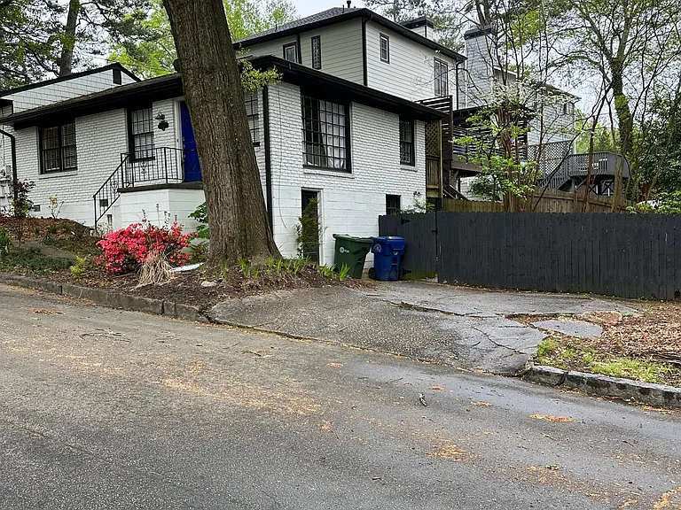 801 Piedmont Way NE — Photo 1